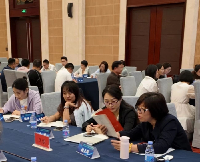 圖為交流座談環(huán)節(jié)，學員們紛紛分享此次培訓的心得體會。（殷芝 攝）