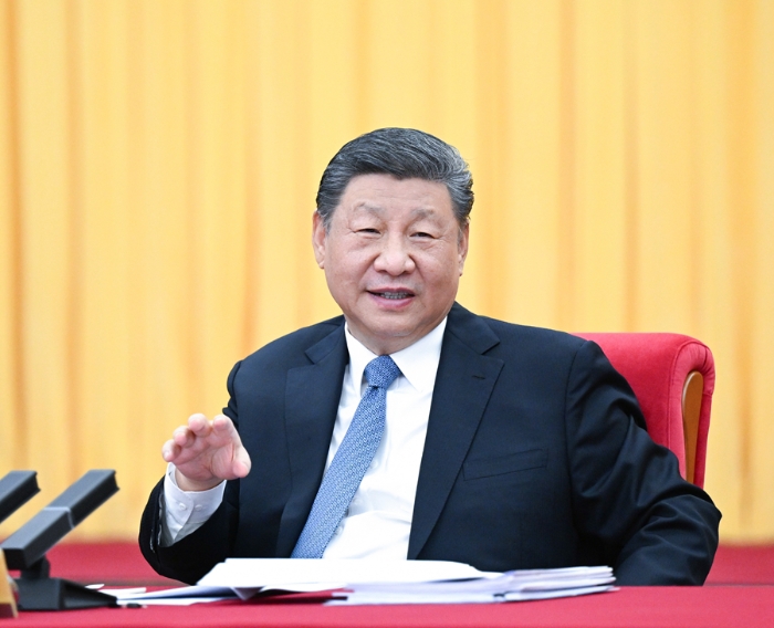 3月6日下午，中共中央總書記、國家主席、中央軍委主席習(xí)近平看望參加全國政協(xié)十四屆三次會(huì)議的民盟、民進(jìn)、教育界委員，并參加聯(lián)組會(huì)，聽取意見和建議。 新華社記者 謝環(huán)馳 攝