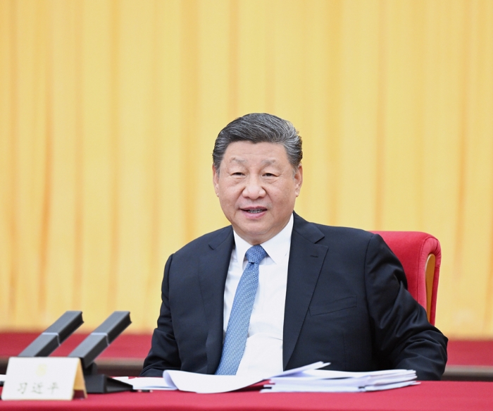 3月6日下午，中共中央總書記、國家主席、中央軍委主席習(xí)近平看望參加全國政協(xié)十四屆三次會(huì)議的民盟、民進(jìn)、教育界委員，并參加聯(lián)組會(huì)，聽取意見和建議。 新華社記者 謝環(huán)馳  攝