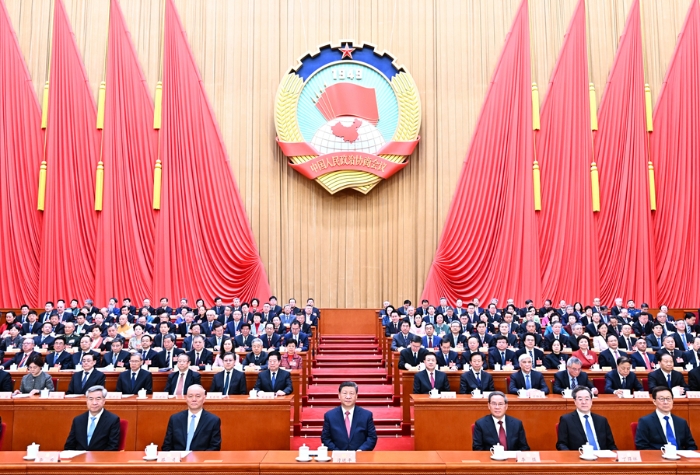 3月10日上午，中國人民政治協(xié)商會議第十四屆全國委員會第三次會議在北京人民大會堂閉幕。這是習近平、李強、蔡奇、丁薛祥、李希、韓正在主席臺就座。新華社記者 燕雁 攝