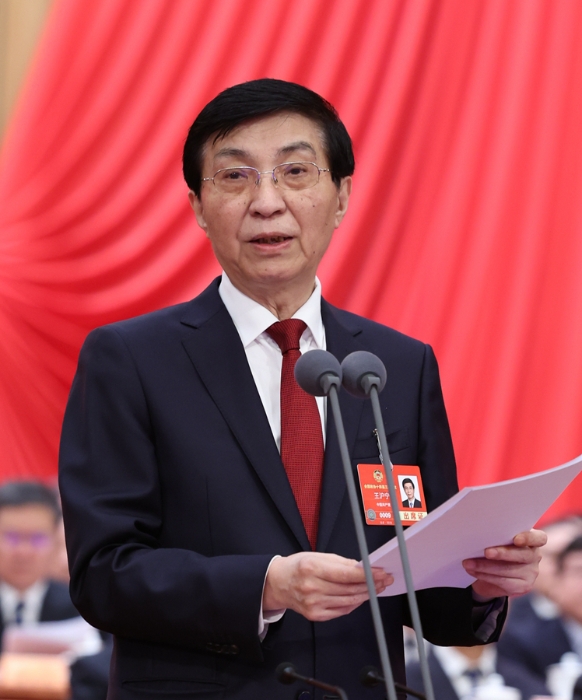 3月10日上午，中國人民政治協(xié)商會議第十四屆全國委員會第三次會議在北京人民大會堂閉幕。全國政協(xié)主席王滬寧主持閉幕會并講話。新華社記者 劉衛(wèi)兵 攝